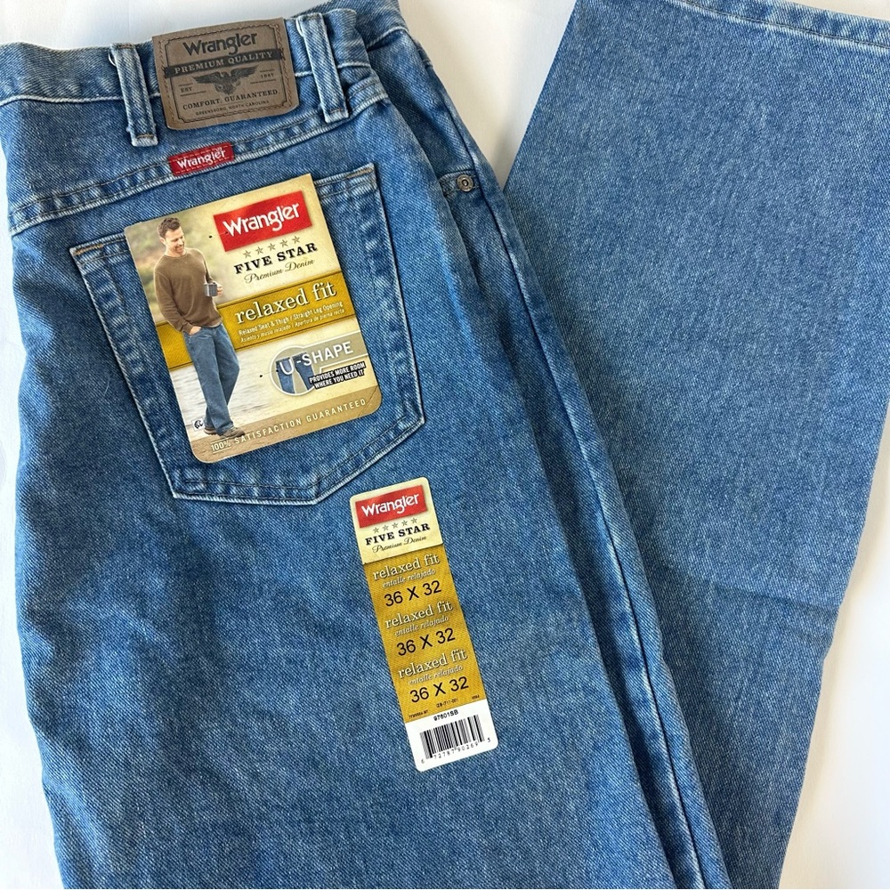 Wrangler NWT Relaxed Fit Jeans